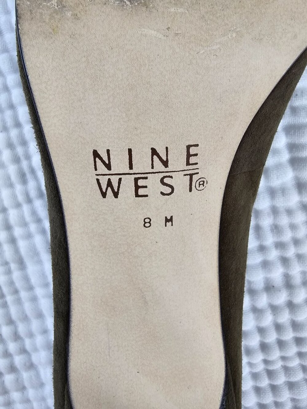 Nine West Vintage Olive Green Suede Kitten Heel Pump - Women's 8 - Picture 7 of 8